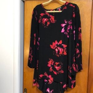 Vince Camuto Black Floral Top 1X